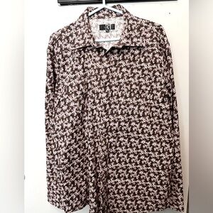 Men’s Le 31 dress shirt ( Simon’s) Xl but is closer to a Large